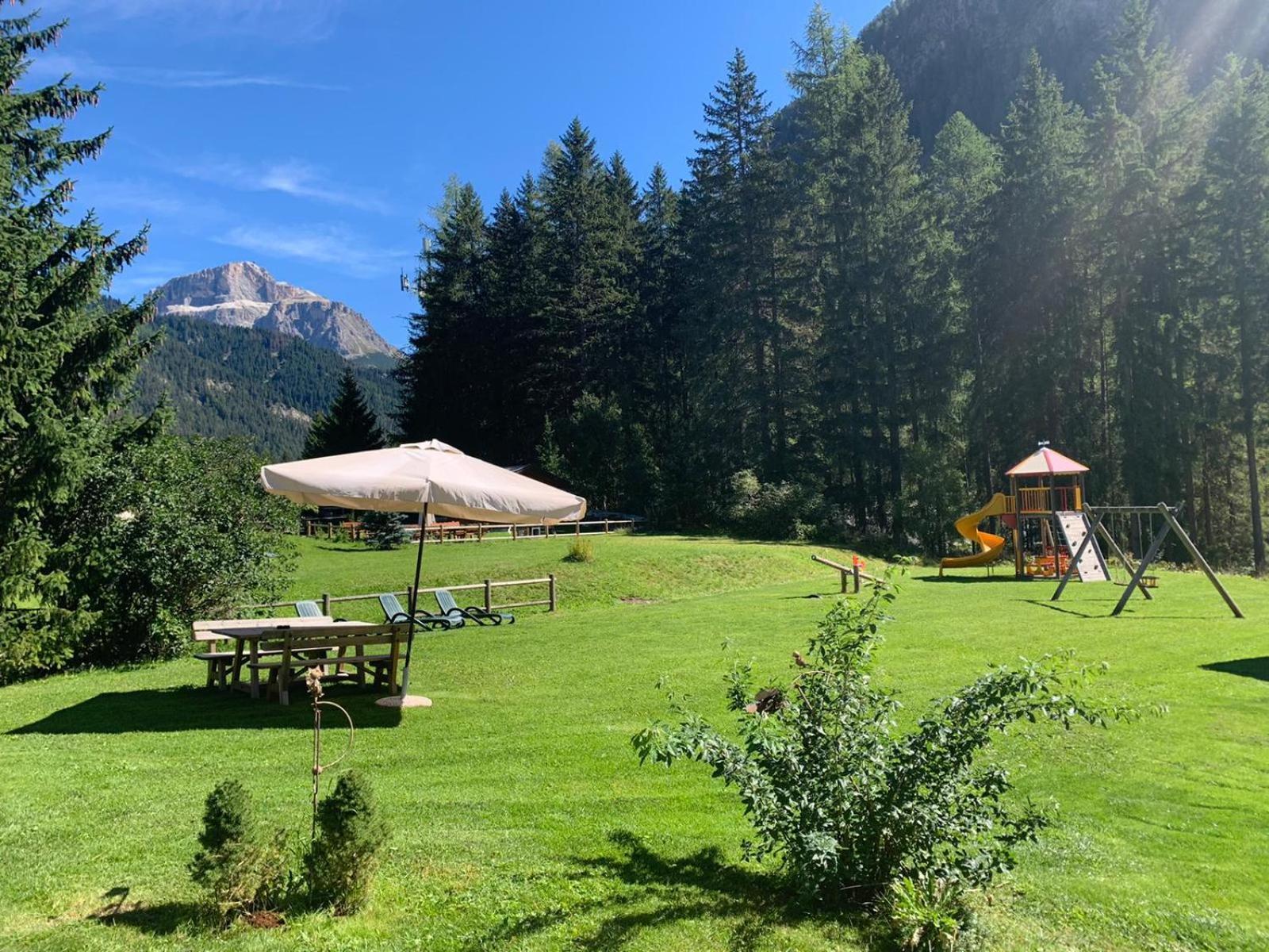 Alpenhotel Panorama Campitello di Fassa Exterior foto